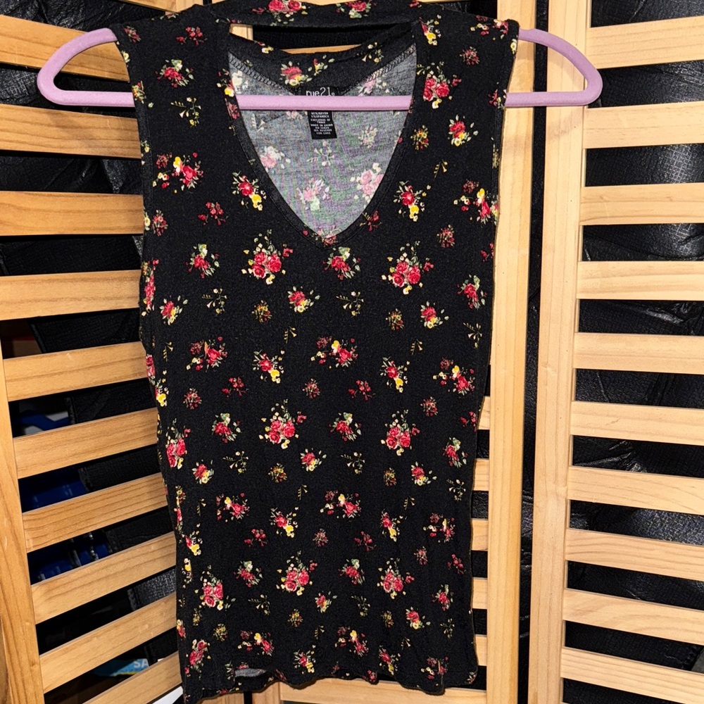 Rue21 Black Floral Tank Top